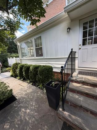 Front entry landscaping maintenance in Maryland
